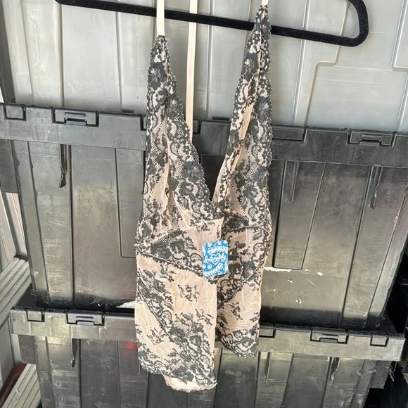 Free people too cute to handle bodysuit - Picture 5 of 6